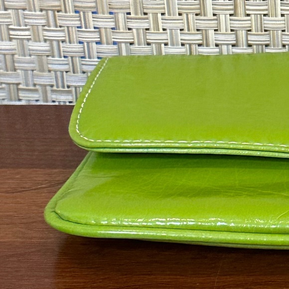 🌟3xHP🌟Bright Spring Green Faux Leather Convertible Clutch On Chain by Shiraleah - Picture 12 of 14